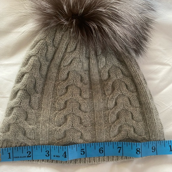 100% cashmere with silver fox fur,good condition. - Picture 6 of 8